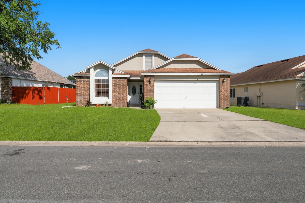 VISTA LAGO · Exterior · 3 / 42