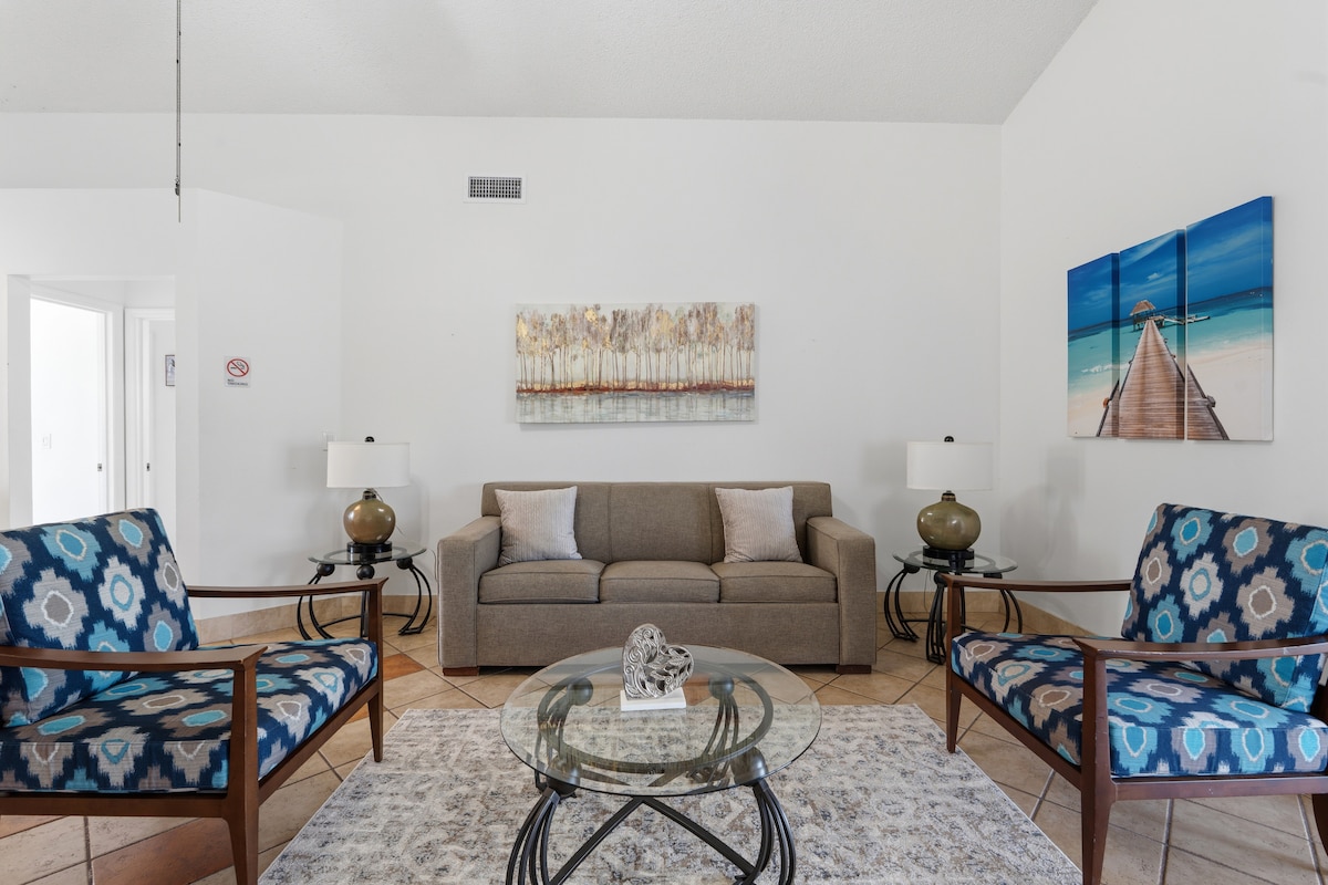 VISTA LAGO · Living room · 2 / 42