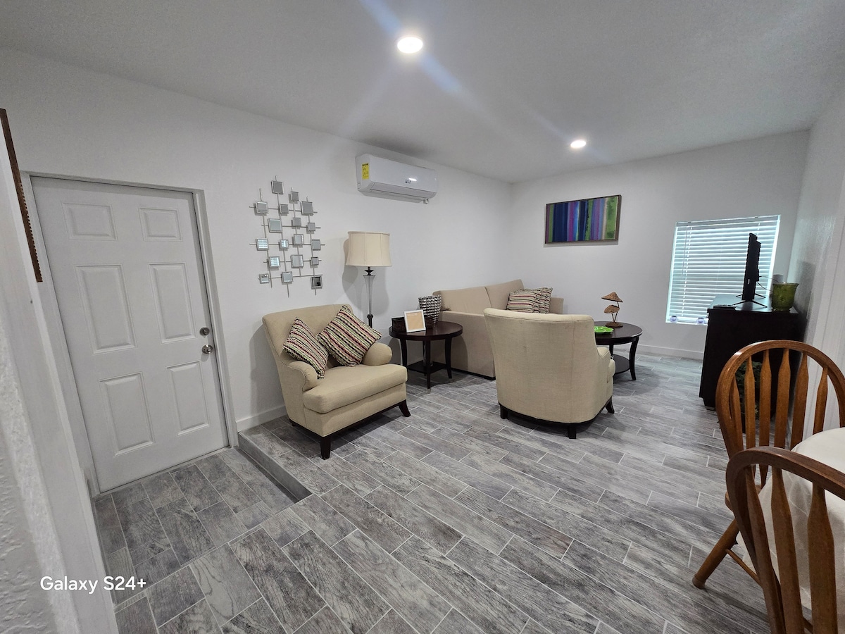 SOLANA · Living room · 3 / 23
